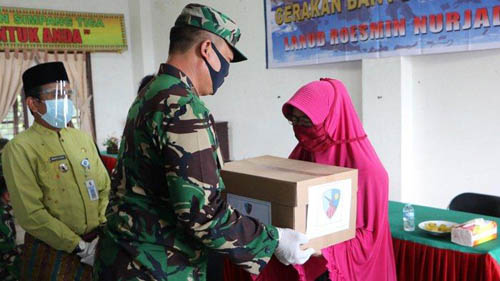 Bersempena Hari Bakti ke-73 TNI AU, Lanud Rsn Bantu Warga Kurang Mampu